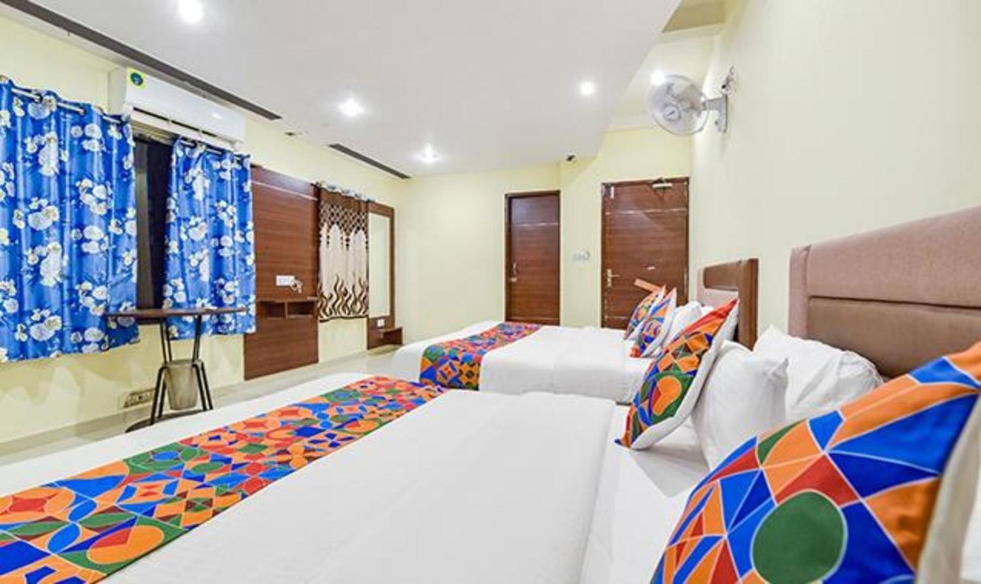 Fabexpress Poonam Palace Ahmedabad Eksteriør billede