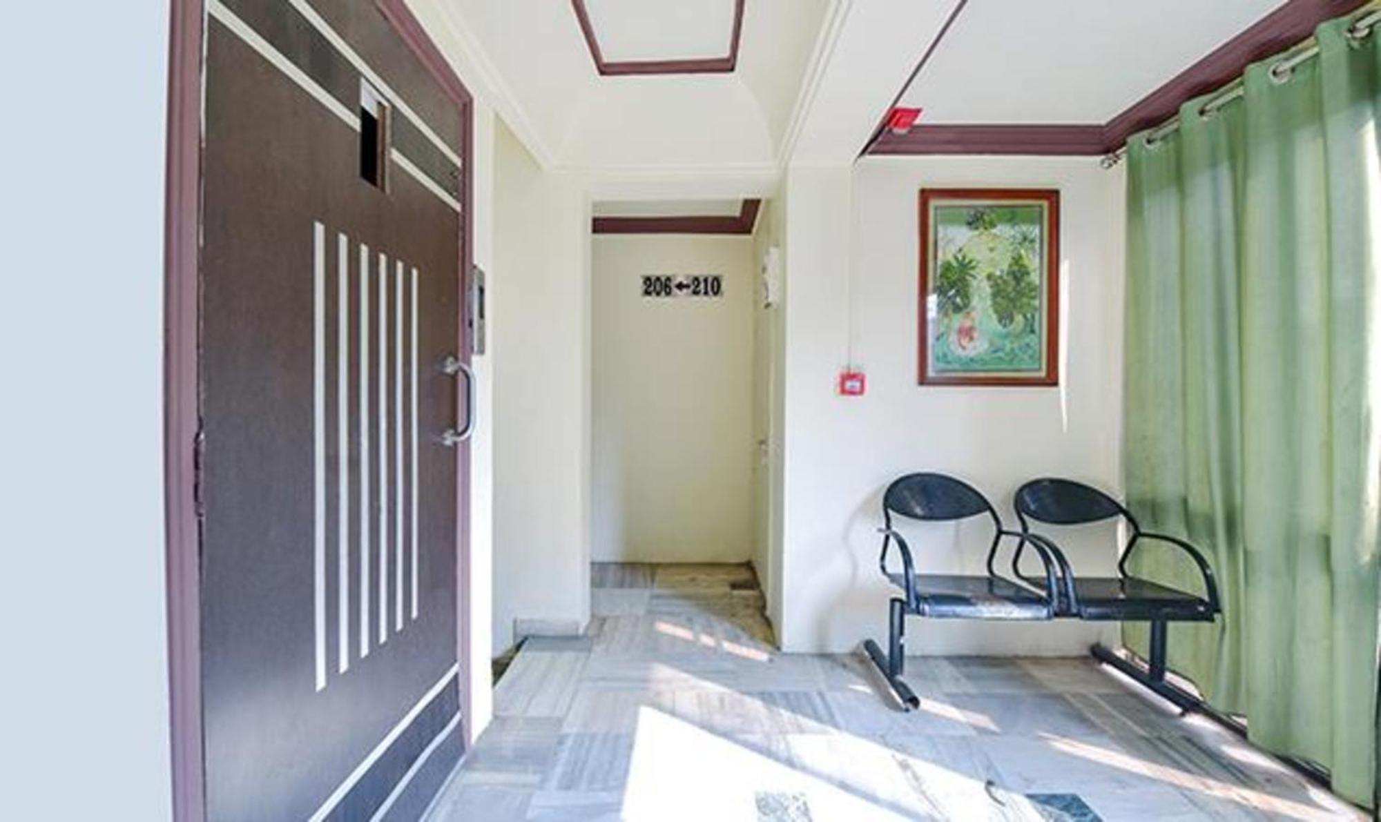 Fabexpress Poonam Palace Ahmedabad Eksteriør billede